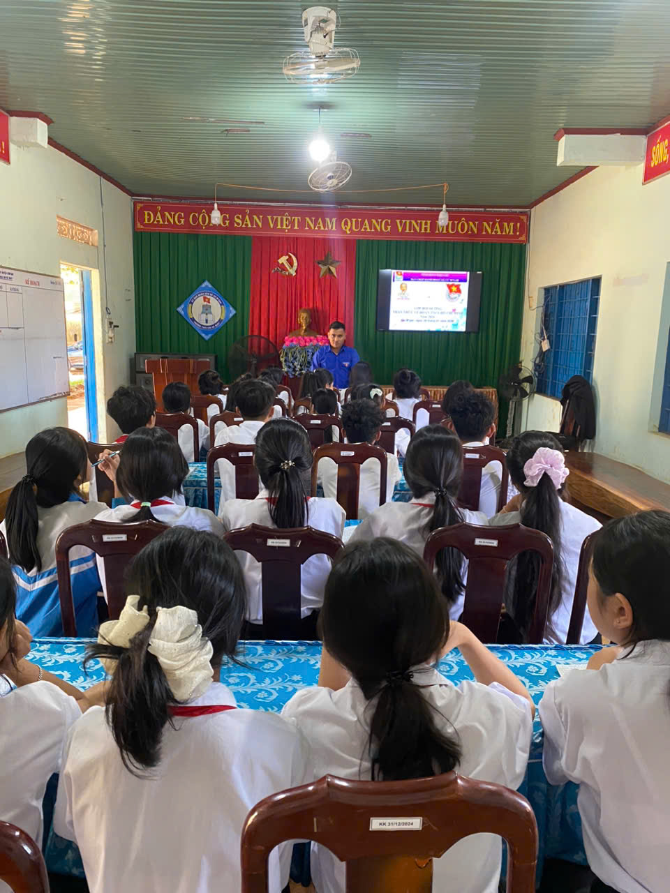 ĐOÀN XÃ CƯ M’GAR MỞ LỚP BỒI DƯỠNG NHẬN THỨC VỀ ĐOÀN TNCS HỒ CHÍ MINH - THIẾT THỰC CHÀO MỪNG KỶ NIỆM 96 NĂM NGÀY THÀNH LẬP ĐẢNG CỘNG SẢN VIỆT NAM (03/02/1930 – 03/02/2026)